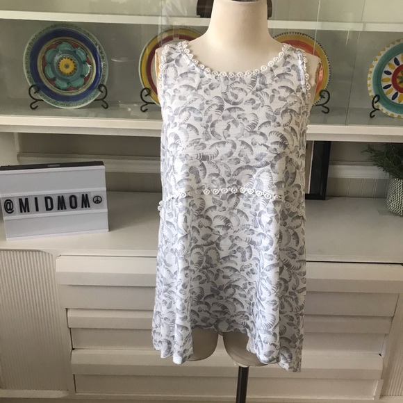 LC Lauren Conrad Tops - LC Conrad feather tank M